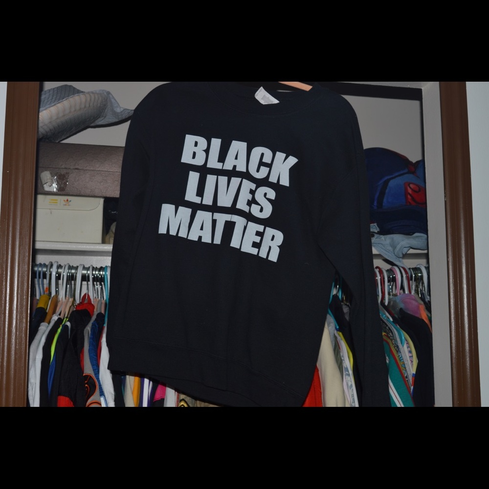 Pre-owned Gildan Black Lives Matter crew neck sweatshirt size small